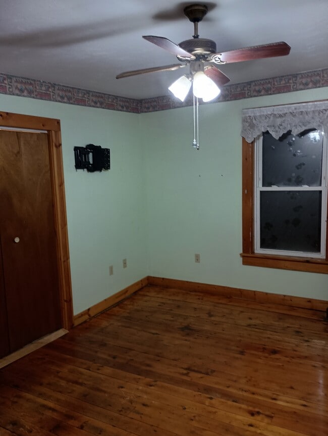 Building Photo - 105 L St