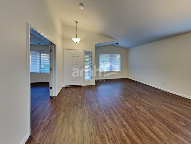 Foto del edificio - 16385 W Washington Street
