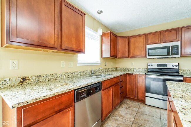 Foto del edificio - 2146 Rosswood Blvd