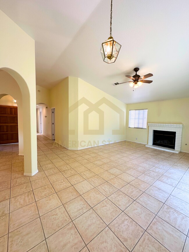 Building Photo - 4226 Woodmere Rd
