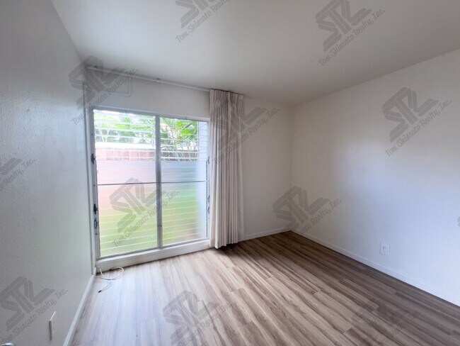 Foto del edificio - Two Bedroom, one bathroom, and two parking.