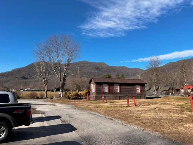 Foto del edificio - RV Lot Spot in Maggie Valley