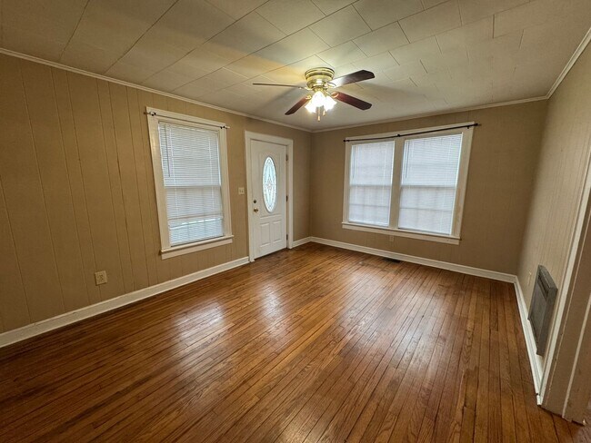 Building Photo - 402 N 8th St