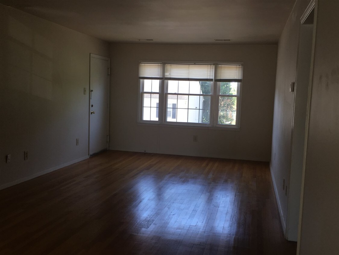 Building Photo - 120 Hessian Hills Ridge