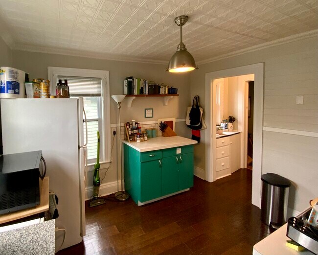 Kitchen - 340 Averill Ave