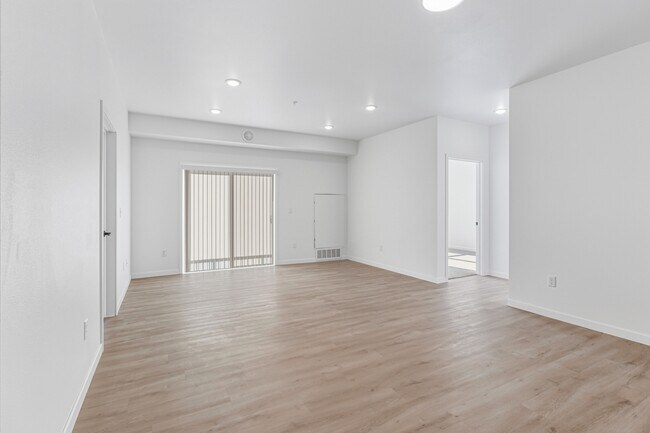 Foto del edificio - 2465 62nd Ave S