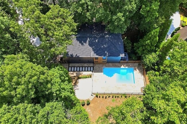 Building Photo - 4250 Carmain Dr NE
