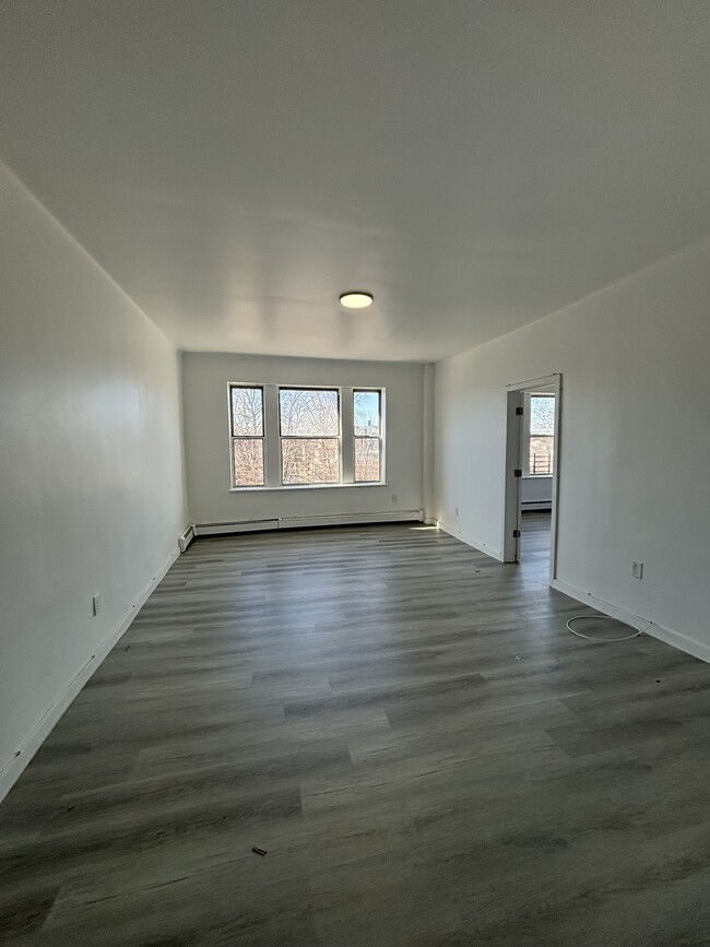 376 Park Ave 21 - 369 Park Ave