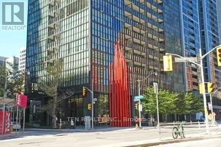 Building Photo - 110 Charles St E