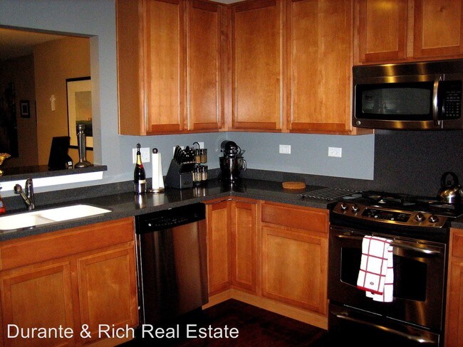 Building Photo - 2305 Neubauer Cir