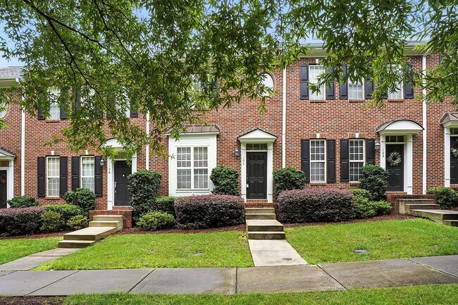 Building Photo - BEAUTIFUL BRICK FRONT TOWNHOME HOLLY SPRINGS!