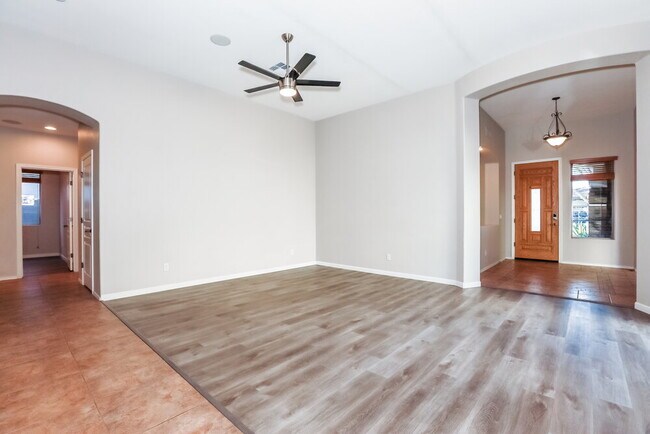 Foto del edificio - 2221 S Holguin Way