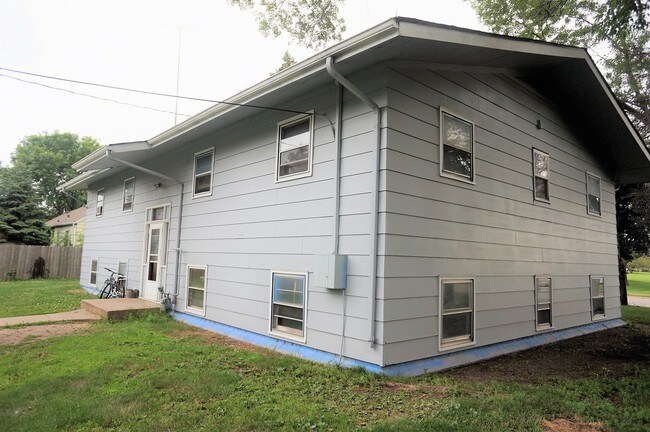 Building Photo - 334 33rd Ave N
