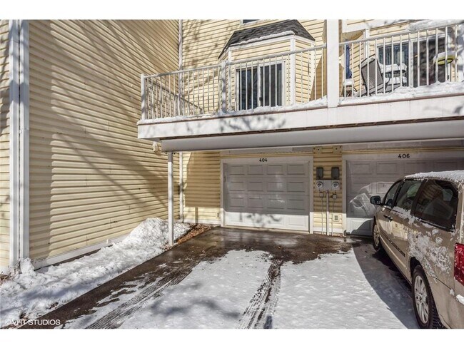 Building Photo - 404 3rd Ave NE