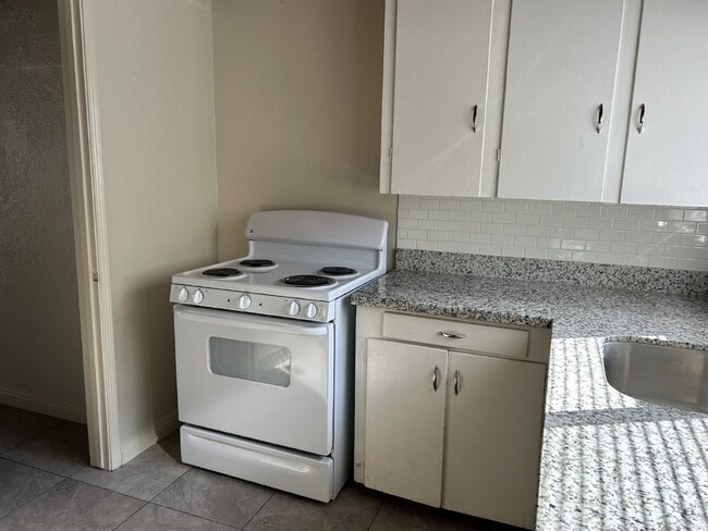 Building Photo - One bedroom duplex in central Merced