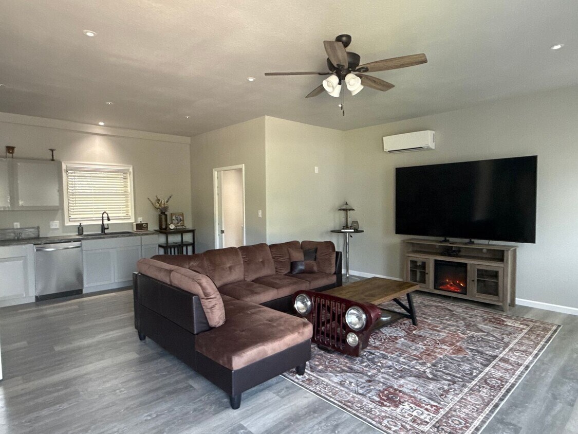 Primary Photo - 3 Bedroom 2 Bath Home Newly Renovated