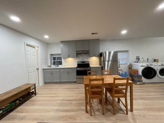 Building Photo - 254 Halladay St