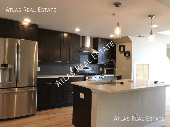 Building Photo - 4411 Yates St
