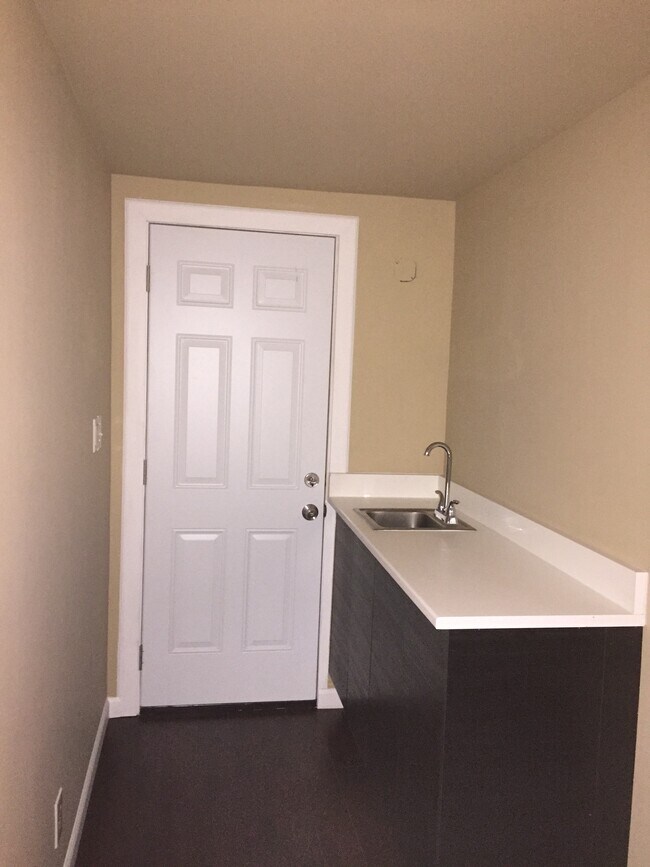 Foto del edificio - 16043 Leadwell St