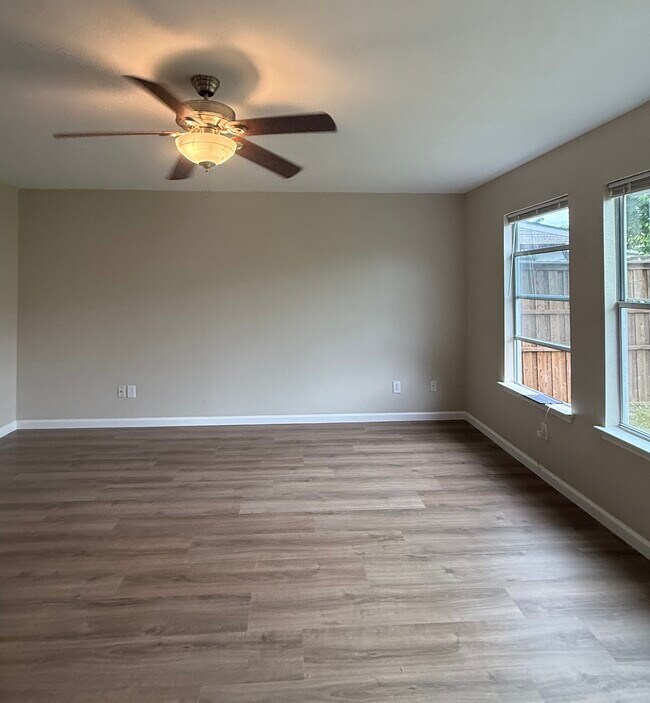 Building Photo - 1722 Willow Way