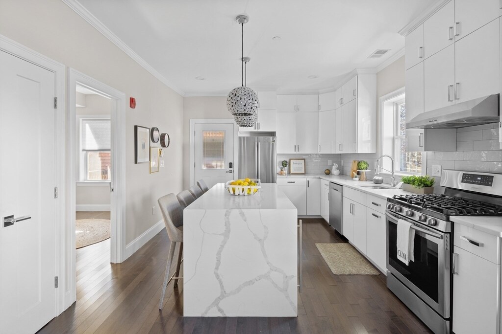 Foto principal - 300 Saratoga St