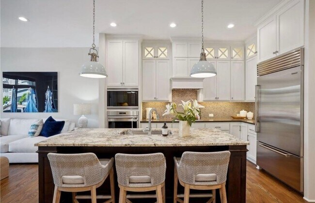 Building Photo - Beautiful 2 bedroom condo for rent