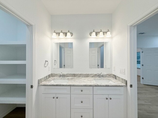 Foto del edificio - Spacious 4-Bedroom Home - New Construction