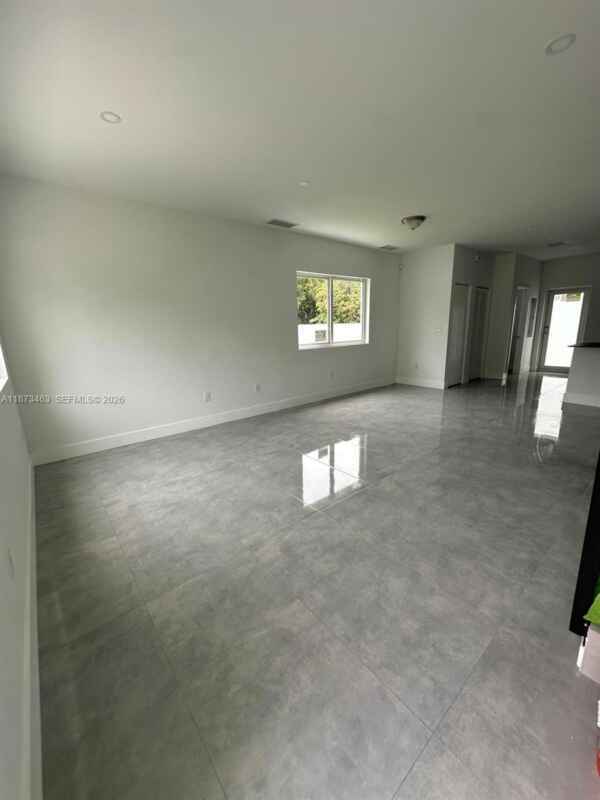 Foto del edificio - 723 NW 19th Ave