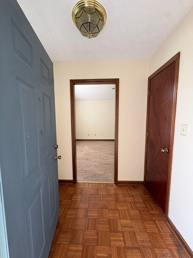 Foto del edificio - 5837 Maidstone Ln