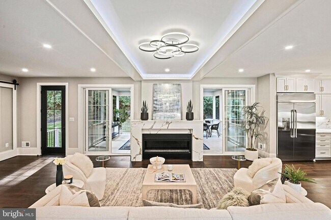 Foto del edificio - 9615 Locust Hill Dr