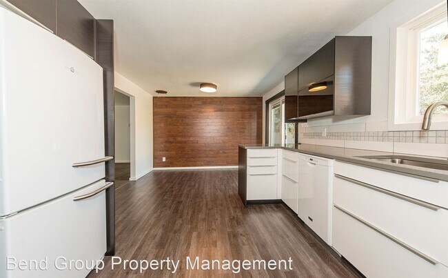 Foto del edificio - 2 br, 1 bath House - 1654 NE Meadow Lane