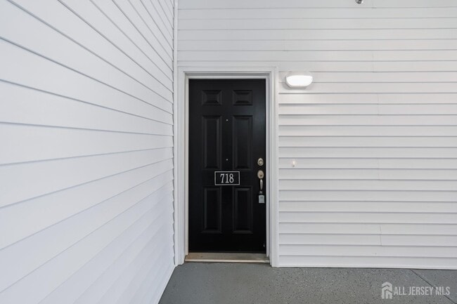 Building Photo - 718 Stiller Ln