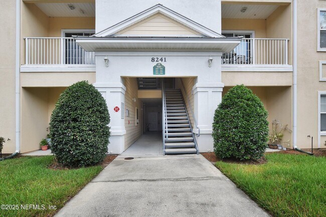 Foto del edificio - 8241 Pelican Landing Rd