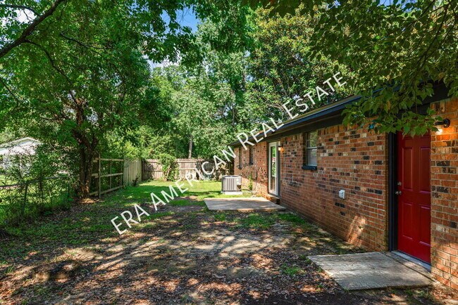 Building Photo - 1221 Albuquerque Cir