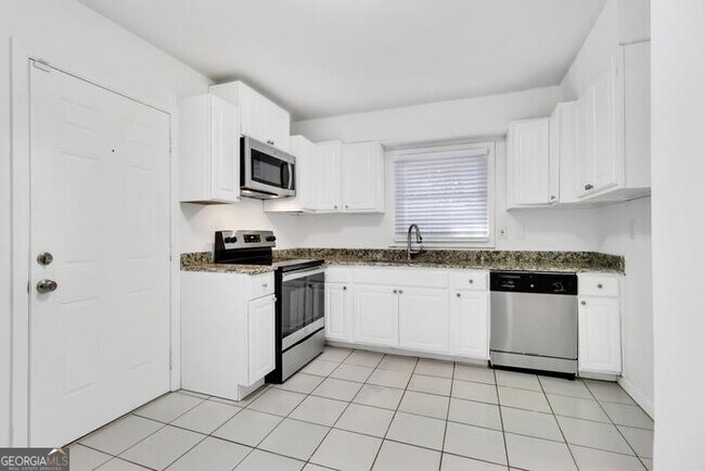 Foto del edificio - 2748 Bonnybrook Dr SW