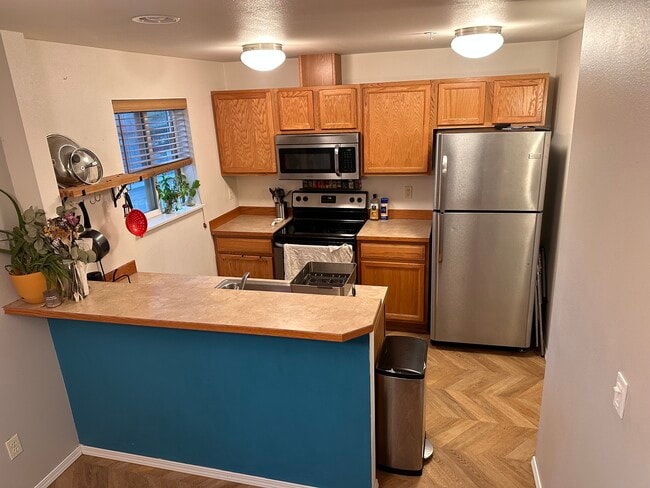 kitchen - 1528 E 7th Ave