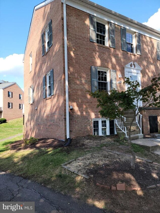 14498 Golden Oak Rd, Centreville, VA 20121 Townhome Rentals in
