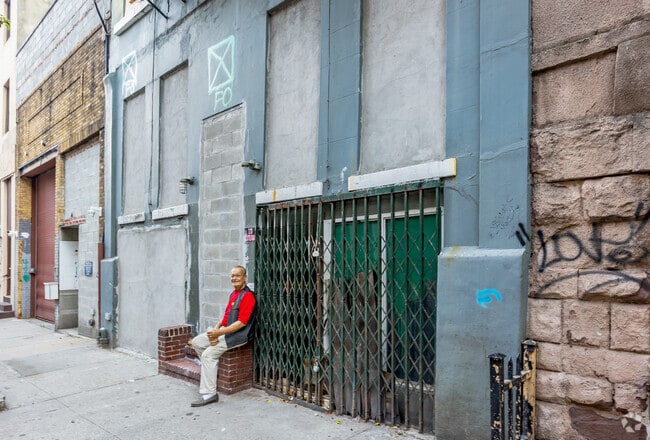 Entrance - 452 W 36th St