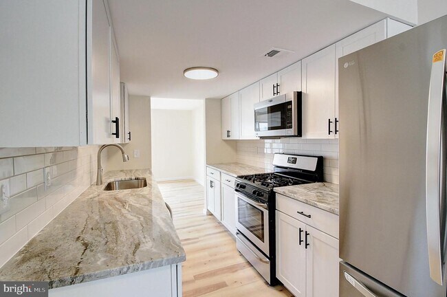 Foto del edificio - 8739 Inquiry Ct
