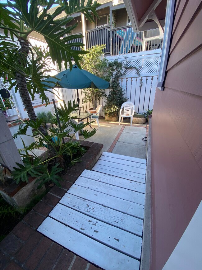 Courtyard and patio outside unit - 815 14th St