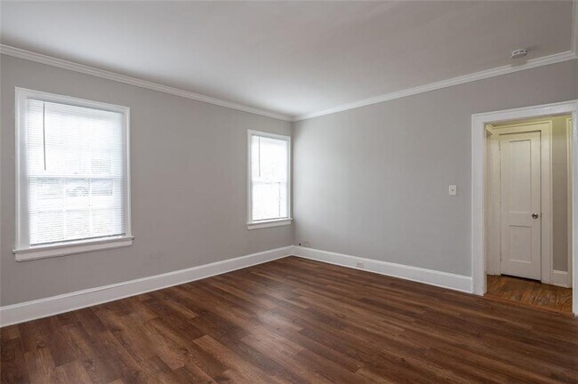 Foto del edificio - 1095 Deckner Ave SW