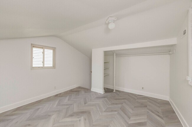 Foto del edificio - Sleeping loft off trendy Alberta St in NE Portland, washer/dryer included in the unit!!