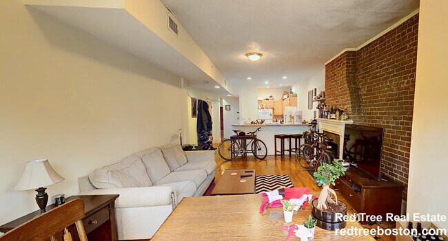 Foto del edificio - 1402 Beacon St