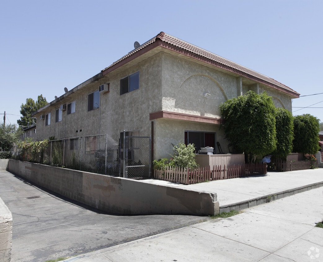 Building Photo - 6918 Hinds Ave
