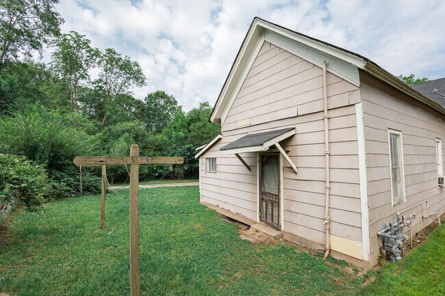 Building Photo - 530 N 13th St