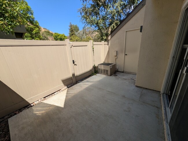 Building Photo - 5927 E Creekside Ave