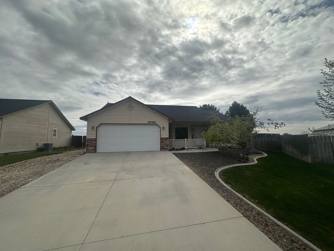 Primary Photo - Nicely appointed 3bed, 2bath, 1,295sq.ft. ...