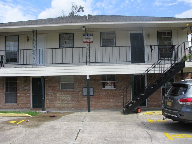 Edificio de 4 pisos - 9209 Great Smokey Ave