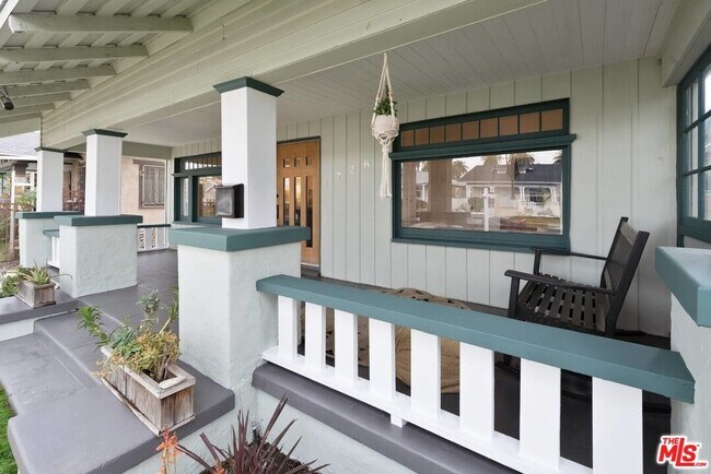 Foto del edificio - 1728 W 39th St