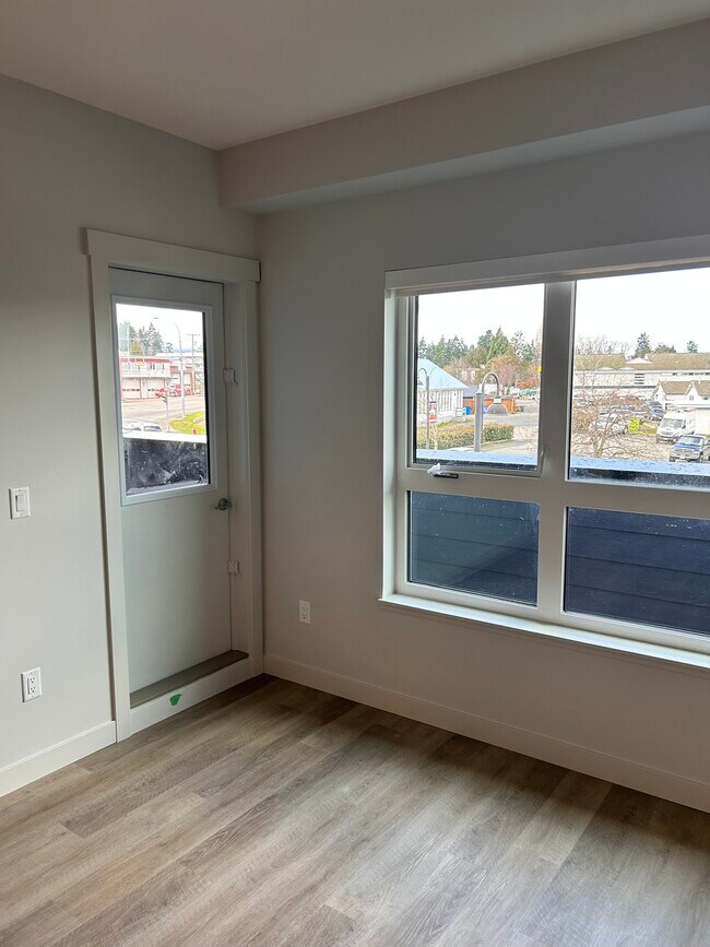 Building Photo - 164-2164 Alberni Hwy